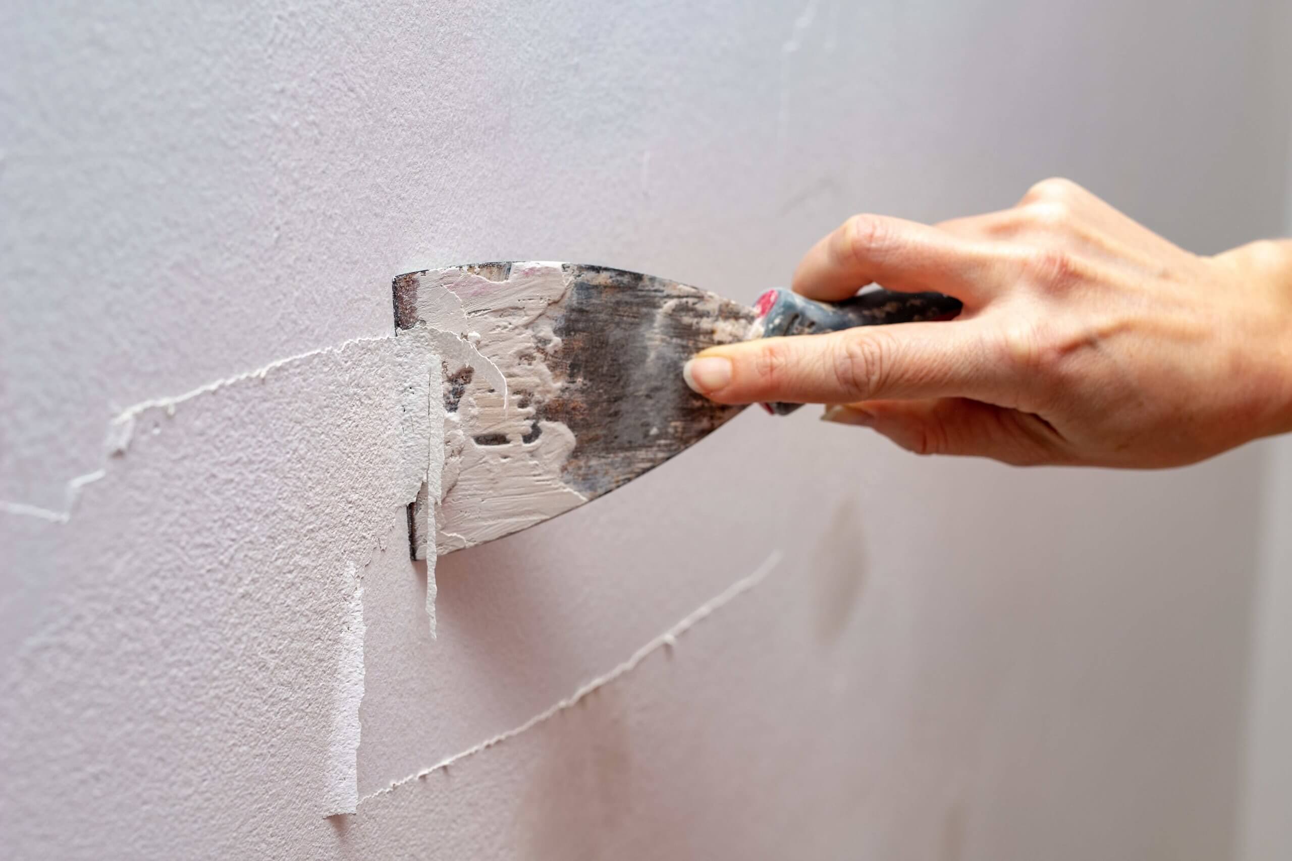 rimuozione pittura vecchia con spatola - ARD Raccanello